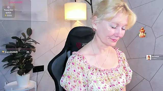 Julie Lucas online show from June 2, 12:23 am