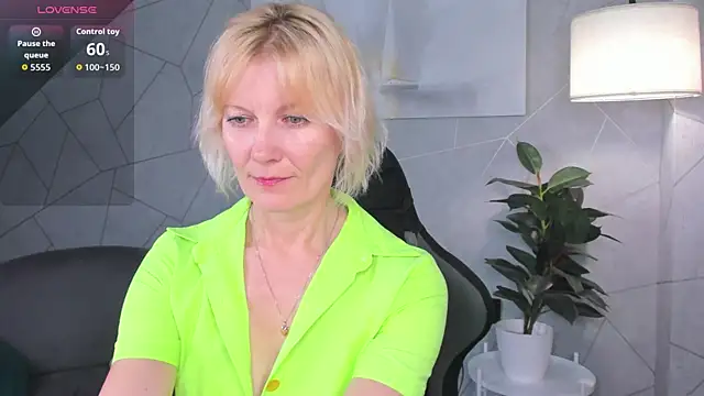 Julie Lucas online show from June 7, 11:41 pm