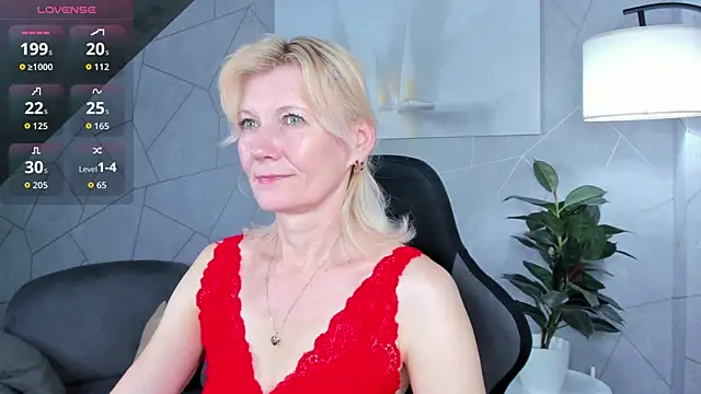 Julie Lucas online show from June 10, 12:00 am
