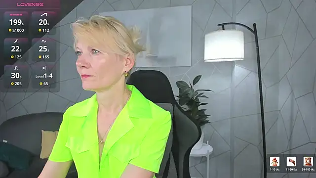 Julie Lucas online show from June 10, 11:46 pm