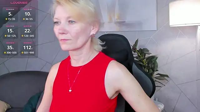 Julie Lucas online show from June 22, 11:57 pm