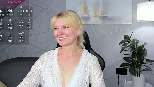 Julie Lucas online show from July 2, 12:10 am
