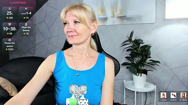 Julie Lucas online show from July 15, 12:05 am