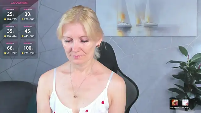 Julie Lucas online show from July 24, 12:19 am