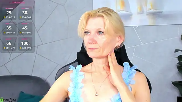 Julie Lucas online show from August 1, 12:21 am