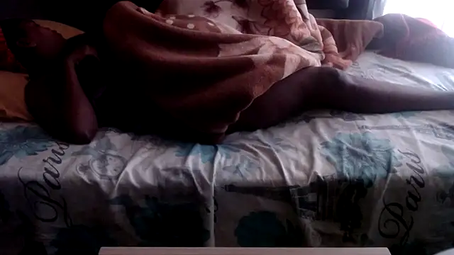 Snapshot of AssQueen32 chatting on March 3, 7:47 am AssQueen32 online show from March 3, 7:47 am