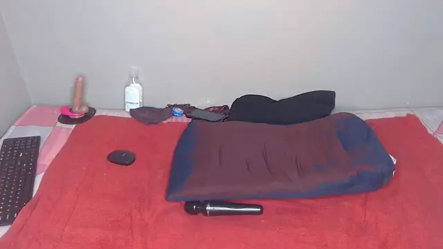 Snapshot of liztaylor chatting on July 28, 7:39 pm liztaylor online show from July 28, 7:39 pm