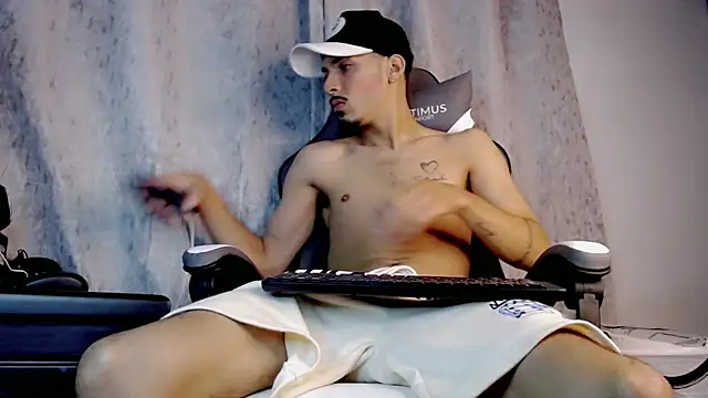 Snapshot of Yankees_xxx chatting on June 14, 11:56 am Yankees xxx online show from June 14, 11:56 am
