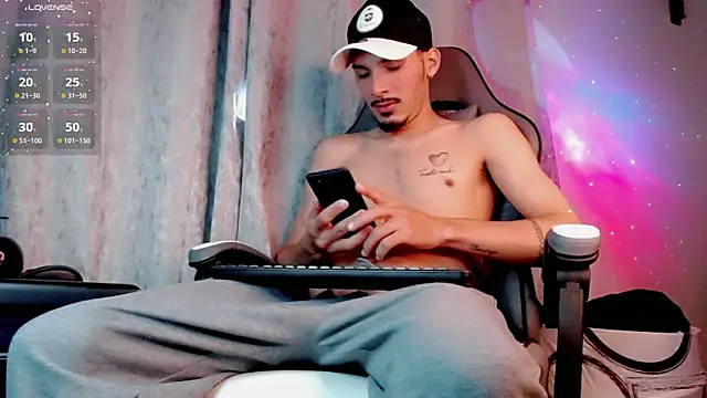 Snapshot of Yankees_xxx chatting on June 17, 1:01 pm Yankees xxx online show from June 17, 1:01 pm