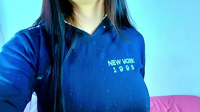 Snapshot of Anniecute__ chatting on June 5, 4:56 pm Anniecute online show from June 5, 4:56 pm
