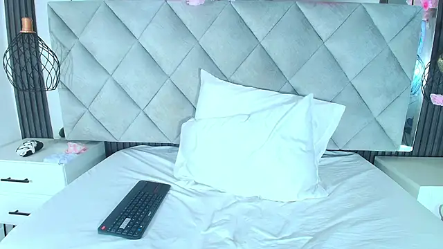 Snapshot of Real_virgin_Pussy chatting on June 3, 1:36 pm Real virgin Pussy online show from June 3, 1:36 pm