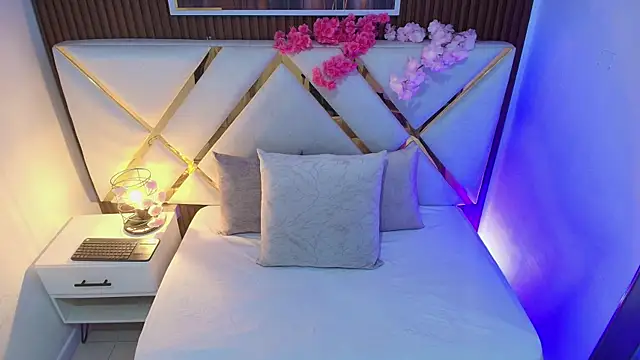 Real virgin Pussy online show from July 3, 11:00 pm