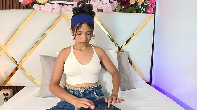 Real virgin Pussy online show from August 1, 7:02 pm