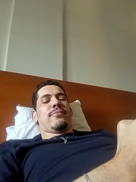 Snapshot of rodrigovianacastelo chatting on February 24, 11:41 am rodrigovianacastelo online show from February 24, 11:41 am