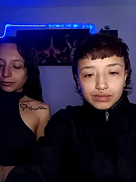 AlexxaAndRileyy online show from February 12, 8:26 pm