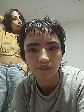 AlexxaAndRileyy online show from April 12, 4:17 am
