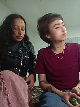 AlexxaAndRileyy online show from May 1, 3:11 am