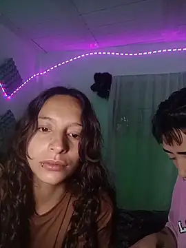 AlexxaAndRileyy online show from June 5, 6:13 pm