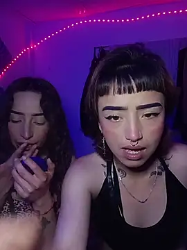 AlexxaAndRileyy online show from June 13, 9:24 pm