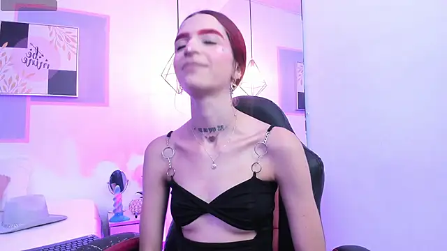 Snapshot of april_jones05 chatting on February 2, 12:37 pm april jones05 online show from February 2, 12:37 pm