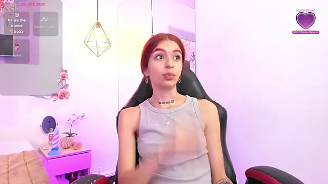 Snapshot of april_jones05 chatting on February 18, 11:39 am april jones05 online show from February 18, 11:39 am