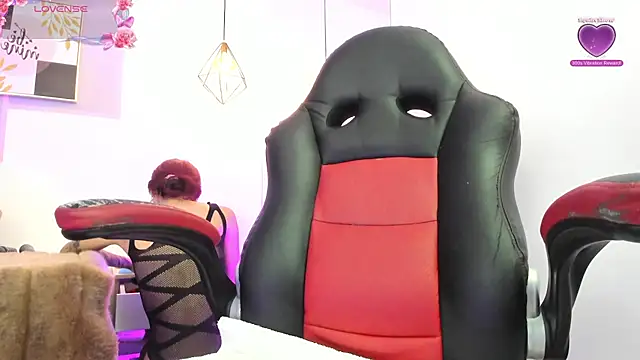 Snapshot of april_jones05 chatting on February 21, 12:06 pm april jones05 online show from February 21, 12:06 pm