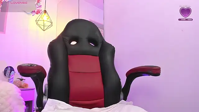 Snapshot of april_jones05 chatting on February 23, 11:18 am april jones05 online show from February 23, 11:18 am