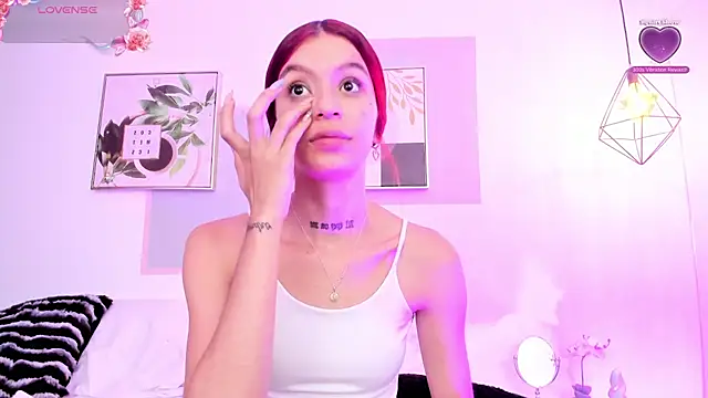 Snapshot of april_jones05 chatting on March 7, 1:30 pm april jones05 online show from March 7, 1:30 pm