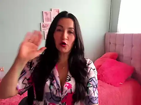 Snapshot of talia_mystic chatting on June 6, 2:00 pm talia mystic online show from June 6, 2:00 pm