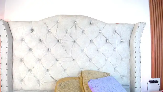 Violet Collins1 online show from June 4, 9:37 am