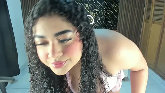 Snapshot of Karla18_ chatting on May 25, 3:29 pm Karla18 online show from May 25, 3:29 pm