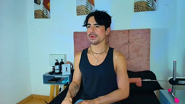 Ethan Briggs  online show from February 5, 3:33 am