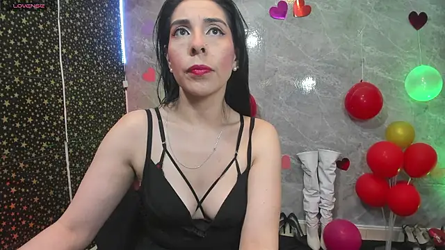 adellelennoxx online show from February 18, 8:43 am