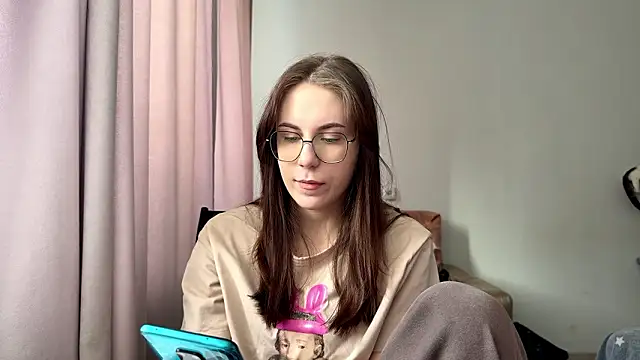 JanelleCourville online show from March 9, 8:18 am