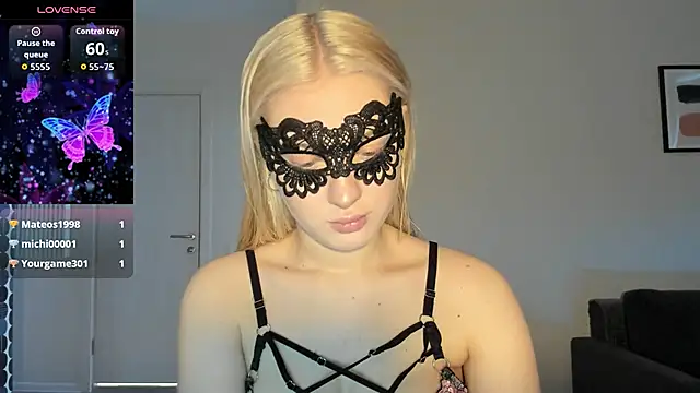 Snapshot of Polly_Skil chatting on June 3, 3:39 pm Polly Skil online show from June 3, 3:39 pm
