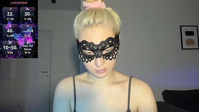 Snapshot of Polly_Skil chatting on June 16, 6:32 pm Polly Skil online show from June 16, 6:32 pm
