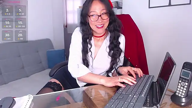 Snapshot of loretta_fraser chatting on May 4, 1:07 pm loretta fraser online show from May 4, 1:07 pm
