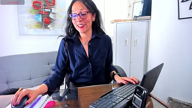 Snapshot of loretta_fraser chatting on May 28, 1:08 pm loretta fraser online show from May 28, 1:08 pm