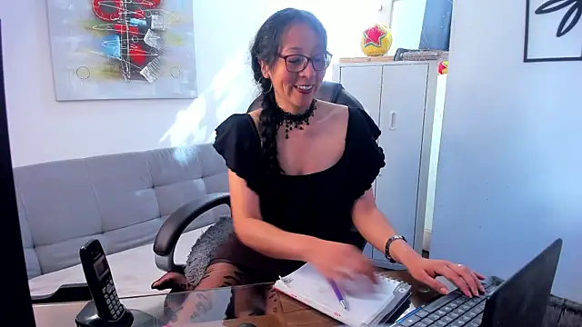 Snapshot of loretta_fraser chatting on June 11, 1:31 pm loretta fraser online show from June 11, 1:31 pm