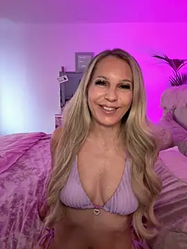 Snapshot of JulieSol chatting on May 12, 6:32 am JulieSol online show from May 12, 6:32 am