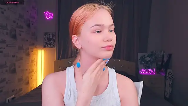 OwlLynn online show from February 21, 8:15 am