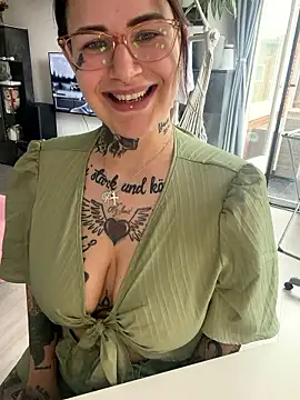 Snapshot of NyxTattoo chatting on May 20, 9:48 am NyxTattoo online show from May 20, 9:48 am