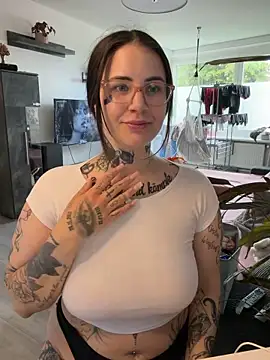 Snapshot of NyxTattoo chatting on May 22, 8:53 am NyxTattoo online show from May 22, 8:53 am