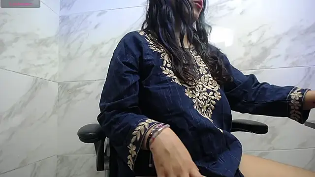 jasmine700141 online show from May 5, 7:22 pm