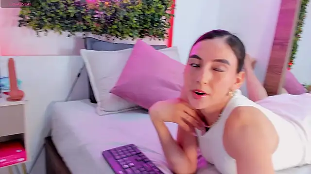 Snapshot of Itzel_Geneva chatting on June 14, 3:14 pm Itzel Geneva online show from June 14, 3:14 pm