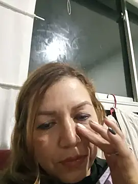 Snapshot of Andry_will chatting on June 21, 9:34 am Andry will online show from June 21, 9:34 am