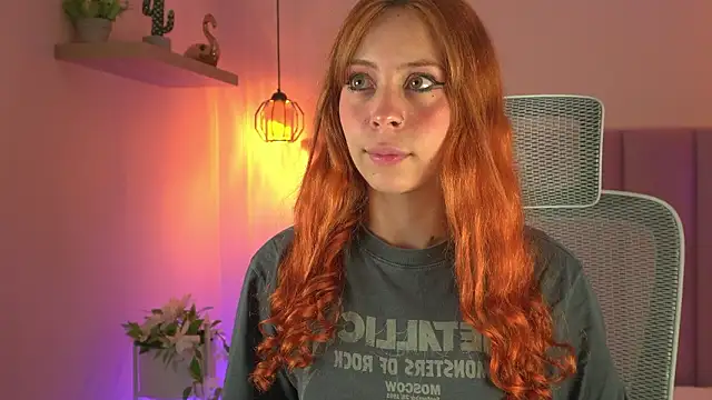 Snapshot of Maxiine chatting on February 1, 11:53 am Maxiine online show from February 1, 11:53 am