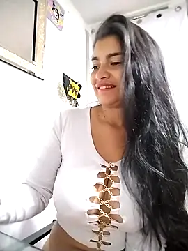 Snapshot of Scarlett_Hot69 chatting on May 13, 7:50 am Scarlett Hot69 online show from May 13, 7:50 am