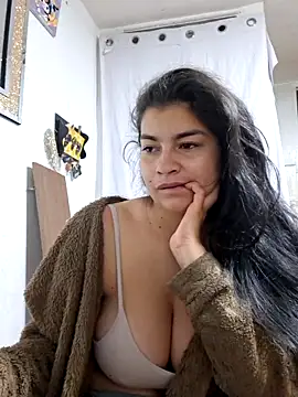 Snapshot of Scarlett_Hot69 chatting on June 12, 7:29 am Scarlett Hot69 online show from June 12, 7:29 am