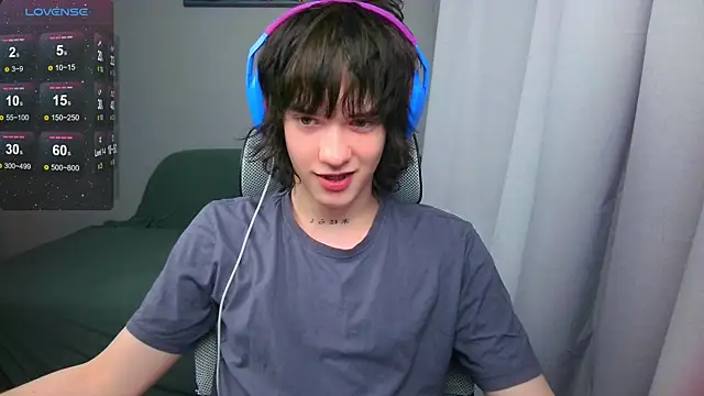 Snapshot of LeonBoykisser chatting on May 8, 5:40 pm LeonBoykisser online show from May 8, 5:40 pm